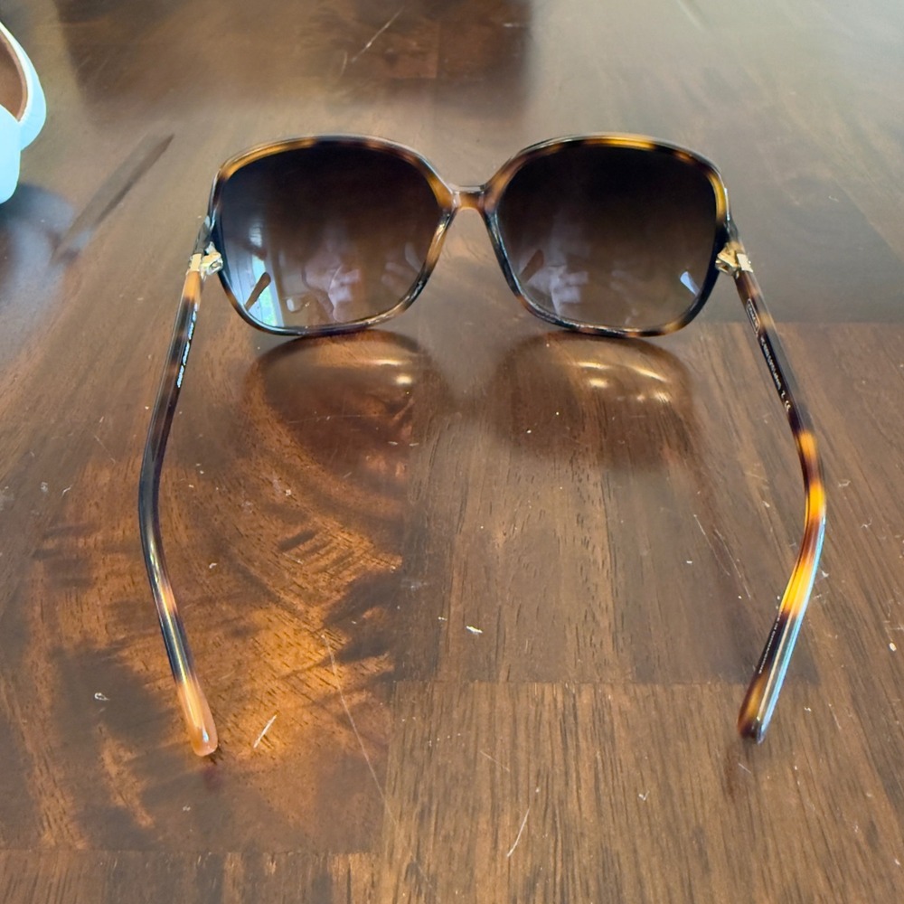 Coach HC 8052 LeAnn Tortoise Shell Oversized Sunglasses with Case Cloth 5040/13 - Picture 4 of 8